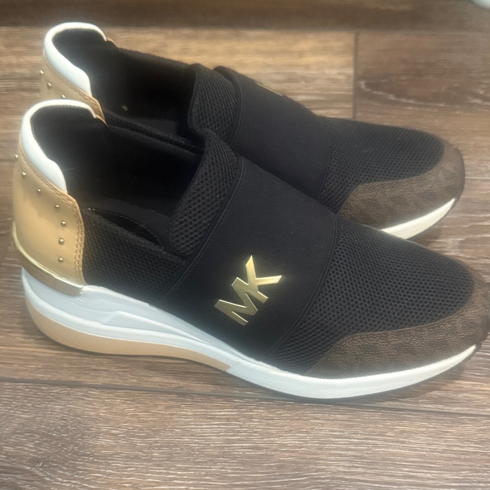 Michael Kors Womens Shoes in Black and Gold size 6 - Picture 3 of 4